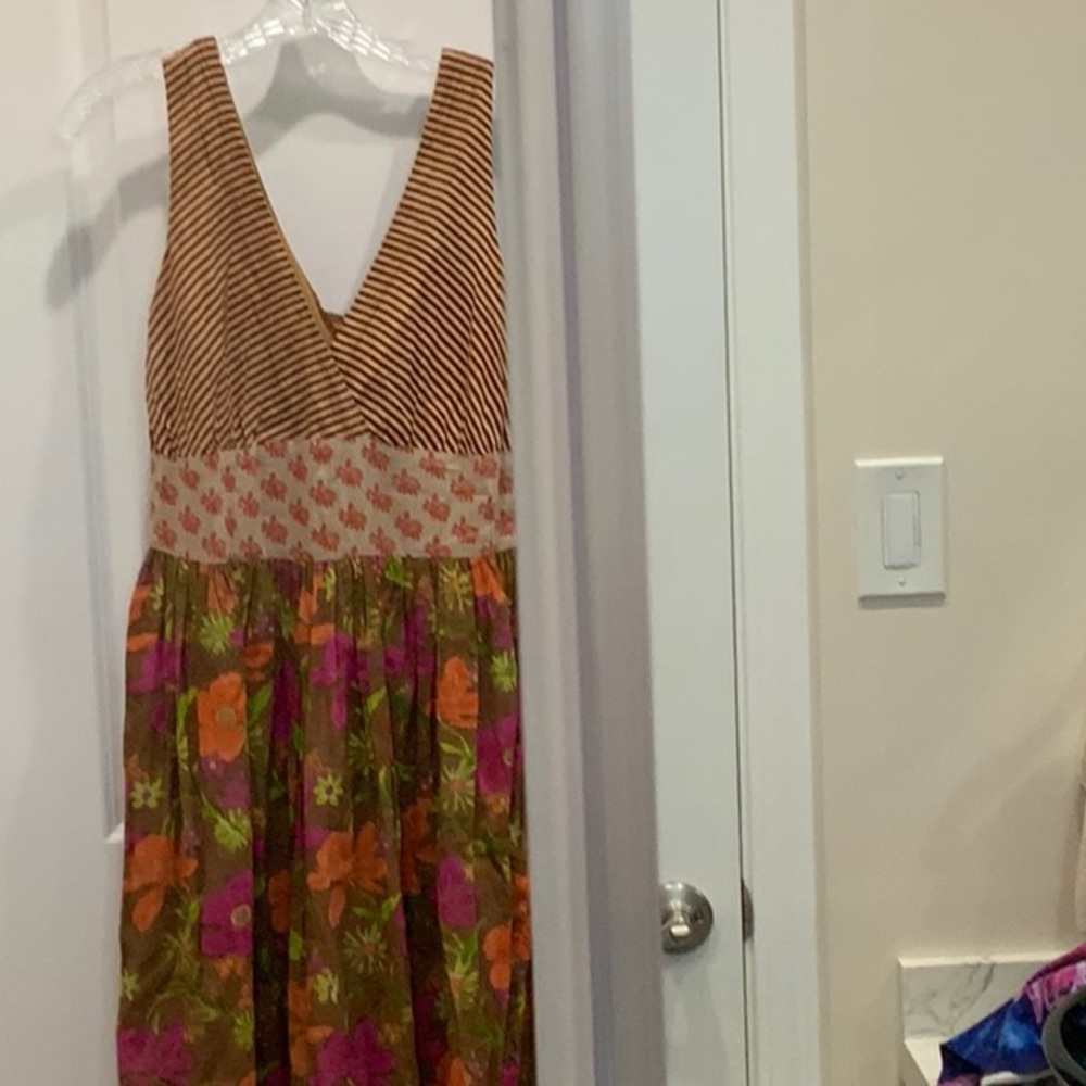 Blue Plate multi colored sleeveless v neck , sz M